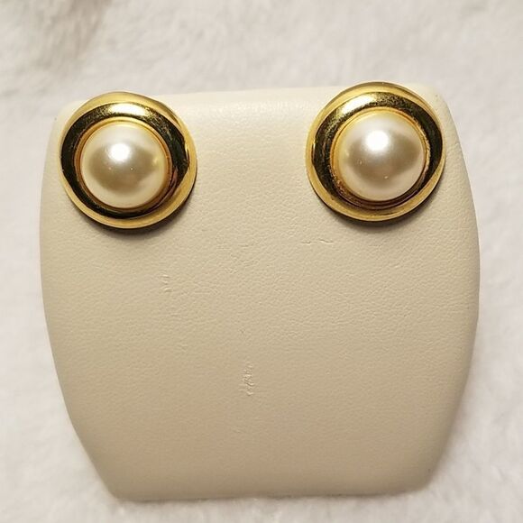 Vintage White & Gold Faux Pearl Earrings - Picture 1 of 2